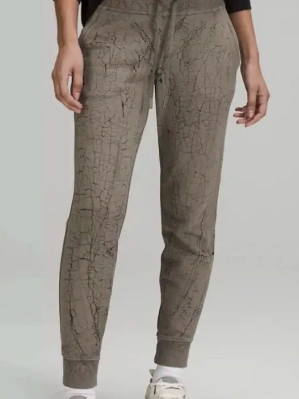 Lululemon women’s warm down jogger